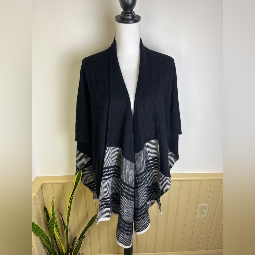 C by Bloomingdale’s S Wool Cashmere Black Plaid Poncho Shawl Fall Layering Top